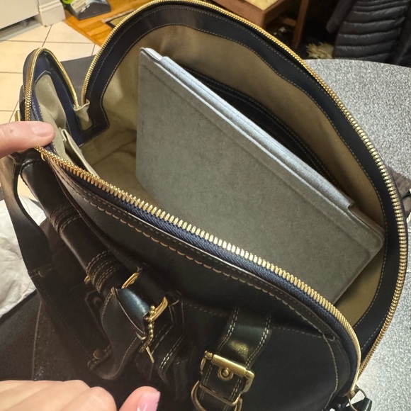 Coach tote bag. NO. 11085 Green with gold closures. Brand new, never used - Picture 5 of 8